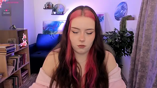 CoralineKeyns online show from April 2, 5:38 am