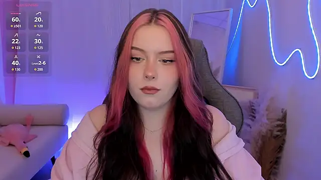 CoralineKeyns online show from April 17, 5:32 am