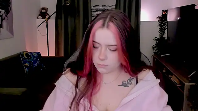 CoralineKeyns online show from April 25, 3:20 am