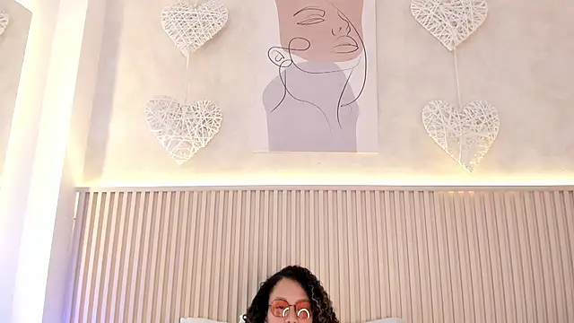 daiana curly online show from February 11, 7:30 pm