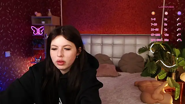 JulieHeets online show from January 30, 8:43 am