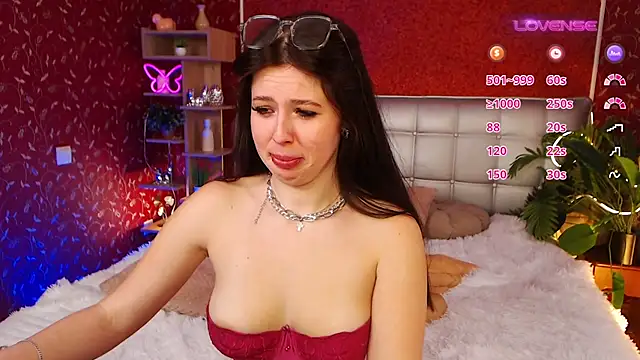 JulieHeets online show from February 15, 11:28 am