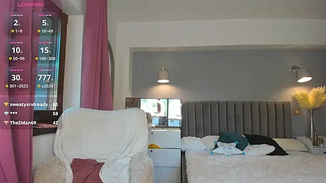 Awesome Jolie online show from October 5, 6:45 am