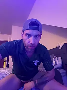 Snapshot of ucbryson chatting on December 15, 6:51 am ucbryson online show from December 15, 6:51 am