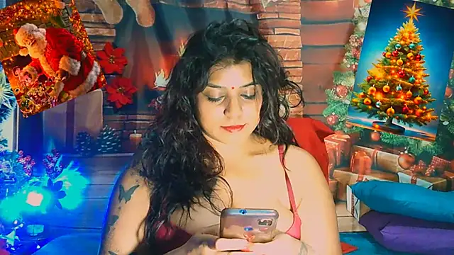 Snapshot of RoyalIndianCreamPuff chatting on December 20, 6:56 pm RoyalIndianCreamPuff online show from December 20, 6:56 pm