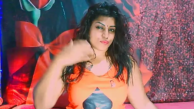 Snapshot of RoyalIndianCreamPuff chatting on January 9, 6:04 pm RoyalIndianCreamPuff online show from January 9, 6:04 pm