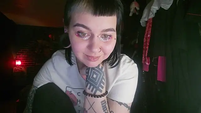 MoorderxDoll online show from January 5, 11:33 pm