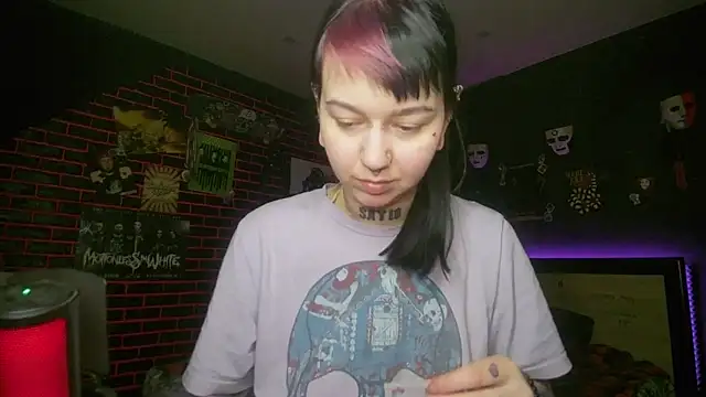 MoorderxDoll online show from March 6, 10:06 pm