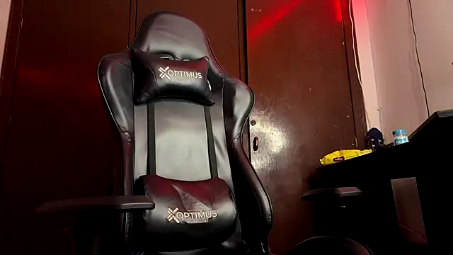 Snapshot of BanMeel01 chatting on October 10, 8:24 am BanMeel01 online show from October 10, 8:24 am