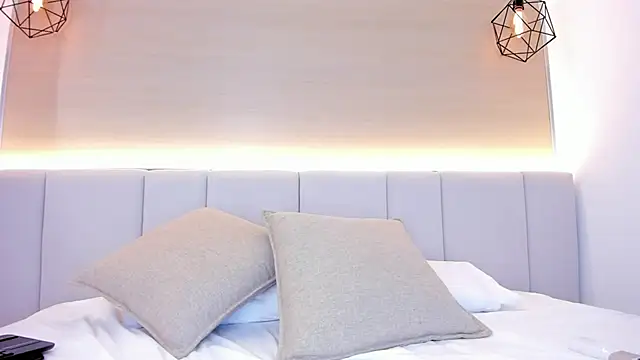 aprilalen online show from November 20, 7:30 am