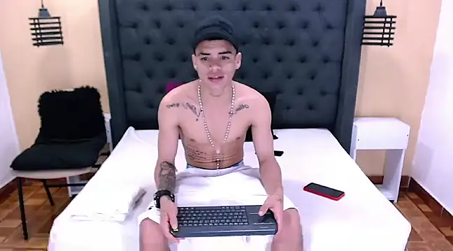 mailo bronw online show from March 11, 8:31 pm