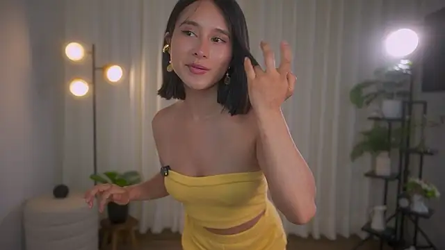 Snapshot of Miss_beee chatting on January 7, 11:35 pm Miss beee online show from January 7, 11:35 pm