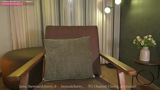 Snapshot of Miss_beee chatting on July 13, 8:22 pm Miss beee online show from July 13, 8:22 pm