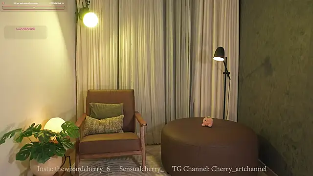 Snapshot of Miss_beee chatting on July 21, 3:58 pm Miss beee online show from July 21, 3:58 pm
