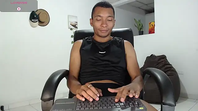 Aaronblack1  online show from September 18, 8:38 am