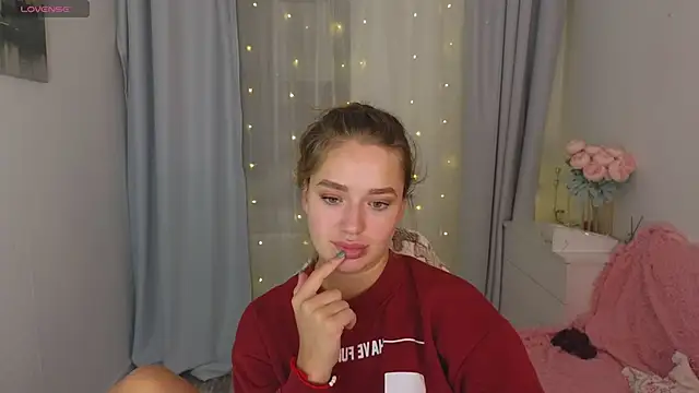 LovelyJessie online show from March 10, 1:43 pm