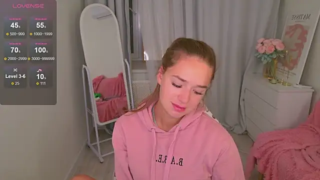 LovelyJessie online show from October 3, 1:30 pm