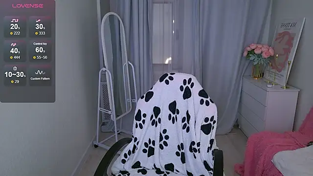 LovelyJessie online show from November 11, 1:44 pm