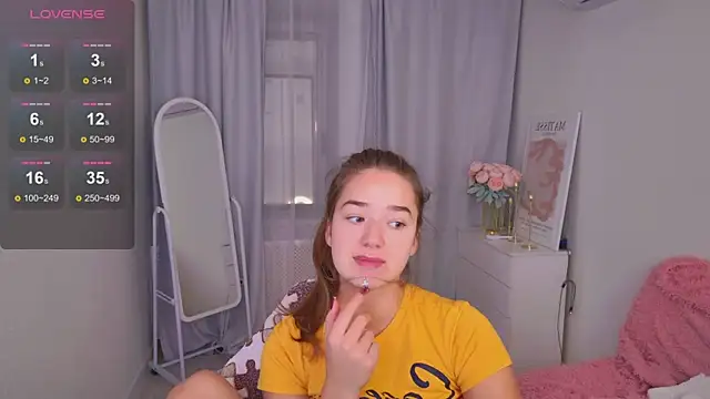 LovelyJessie online show from December 3, 1:53 pm