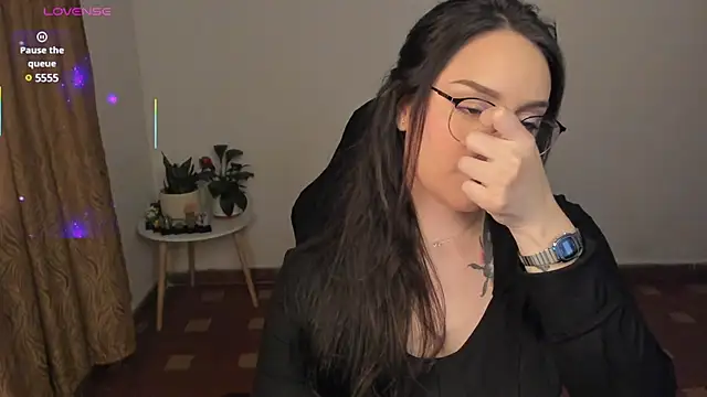 Snapshot of anaveleeez chatting on March 6, 12:10 am anaveleeez online show from March 6, 12:10 am