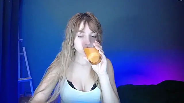 LuciaYoung online show from February 12, 7:13 pm