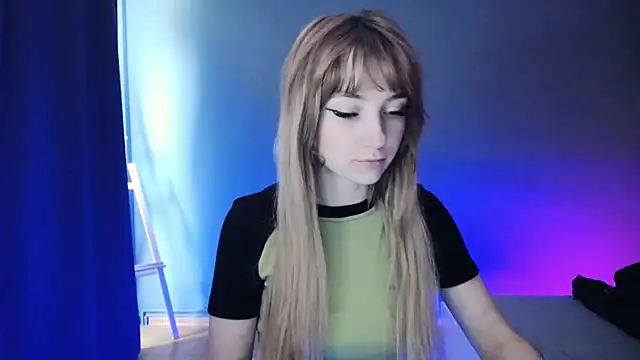 LuciaYoung online show from February 19, 7:17 am