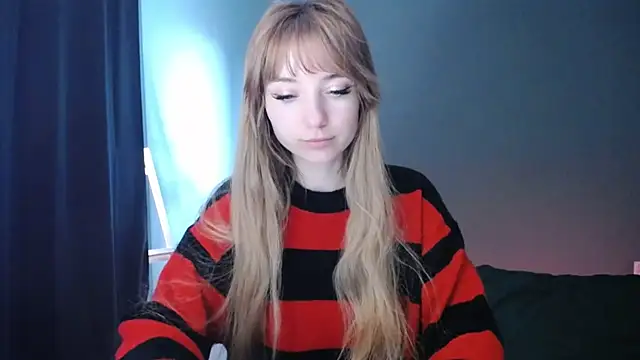 LuciaYoung online show from February 22, 6:28 am