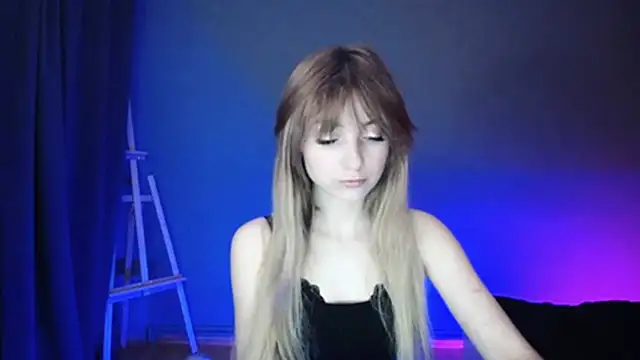 LuciaYoung online show from March 6, 7:32 pm