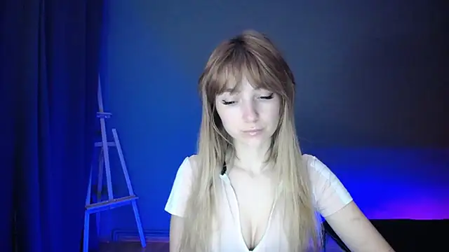 LuciaYoung online show from March 9, 7:15 pm