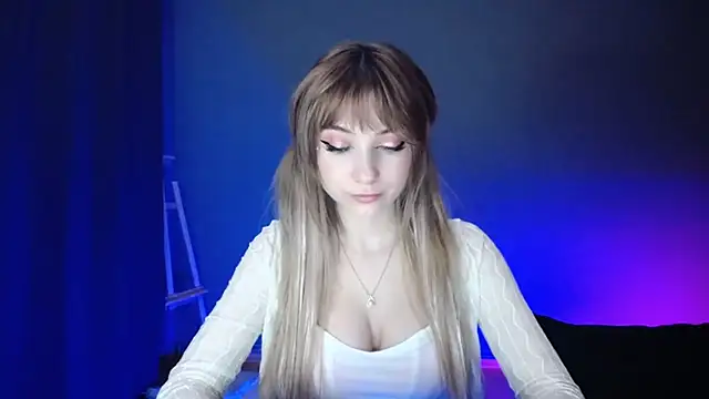 LuciaYoung online show from March 11, 7:25 pm