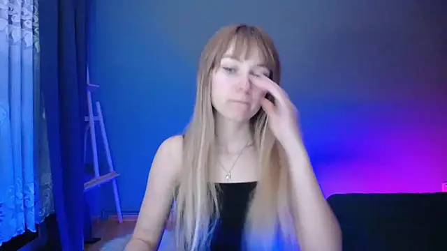 LuciaYoung online show from March 17, 7:15 pm