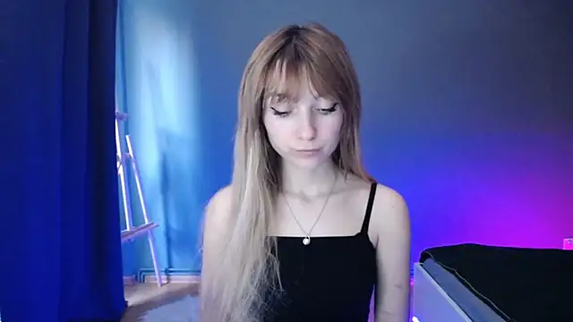 LuciaYoung online show from March 18, 4:26 pm