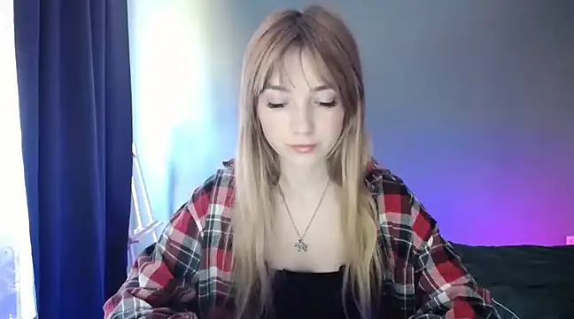 LuciaYoung online show from March 20, 1:15 pm