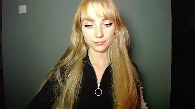 LuciaYoung online show from October 1, 6:14 pm