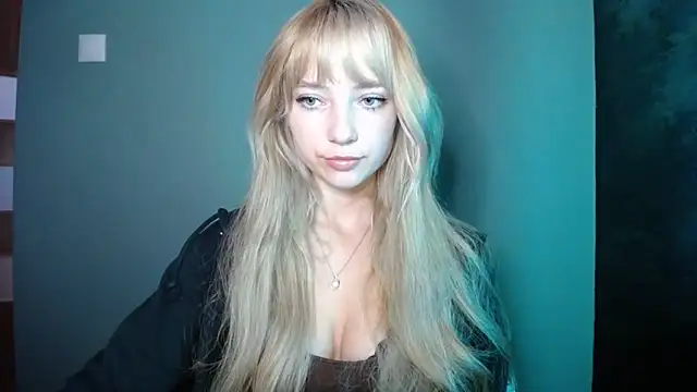 LuciaYoung online show from October 7, 6:32 am