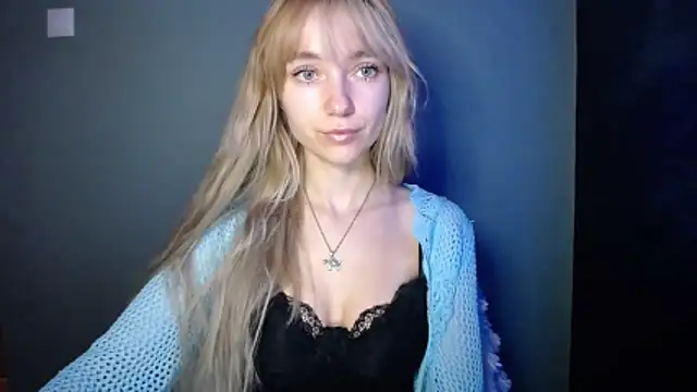 LuciaYoung online show from November 15, 8:00 am