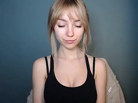 LuciaYoung online show from February 9, 7:45 am