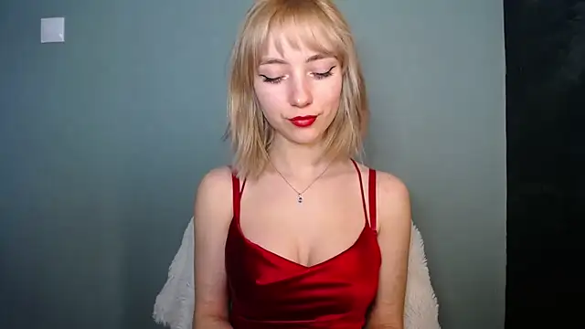 LuciaYoung online show from March 8, 7:45 am