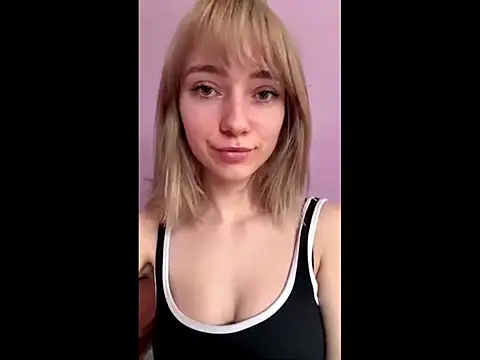 LuciaYoung online show from April 4, 6:33 am