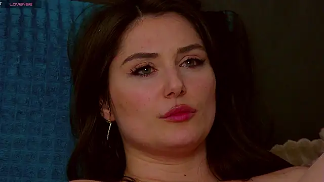 KassieWeins online show from February 12, 2:14 am