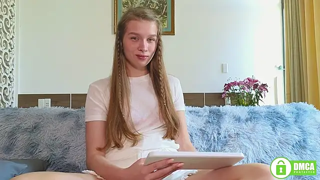 Snapshot of CutieBeauty chatting on May 13, 5:38 am CutieBeauty online show from May 13, 5:38 am