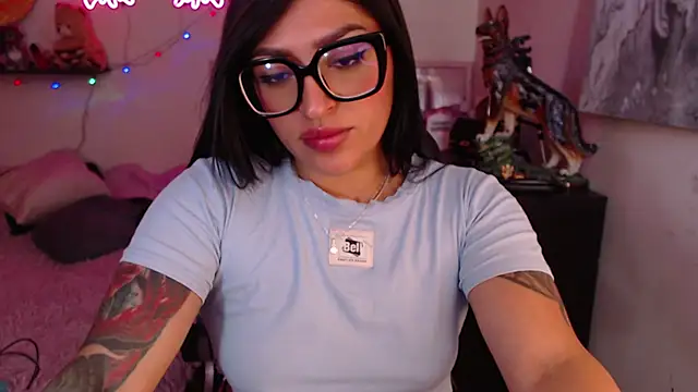 MissDennise online show from February 28, 5:26 pm