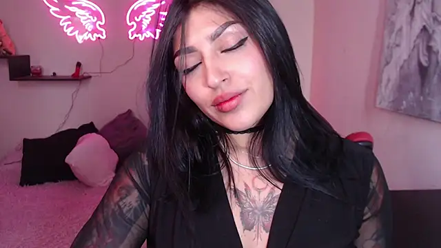 MissDennise online show from March 12, 9:45 pm