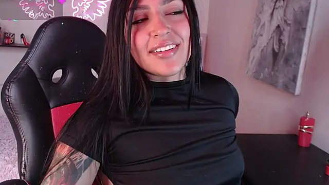 MissDennise online show from October 6, 4:48 pm