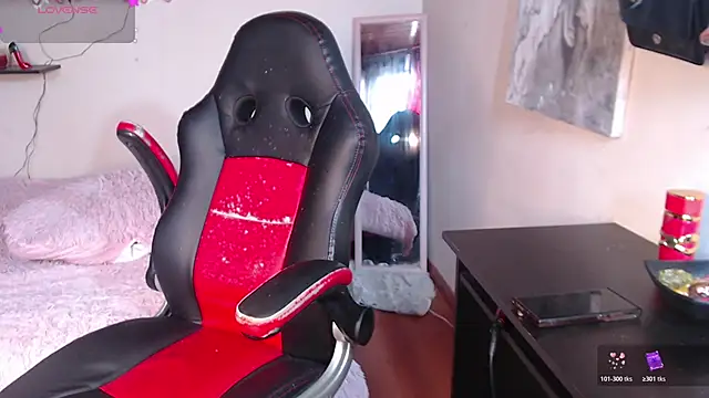 MissDennise online show from October 24, 5:20 pm