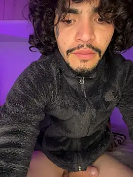 Snapshot of aangie__uwu chatting on February 6, 5:25 am aangie  uwu online show from February 6, 5:25 am