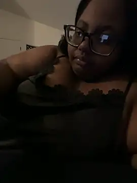 Snapshot of bbdubzbubbz chatting on August 2, 12:20 am bbdubzbubbz online show from August 2, 12:20 am