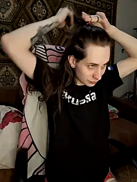 Nikki Sandy online show from January 21, 5:05 am