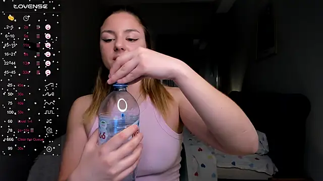 ThreeshaWhite online show from March 18, 3:53 pm