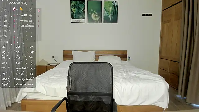 ThreeshaWhite online show from May 23, 2:17 am